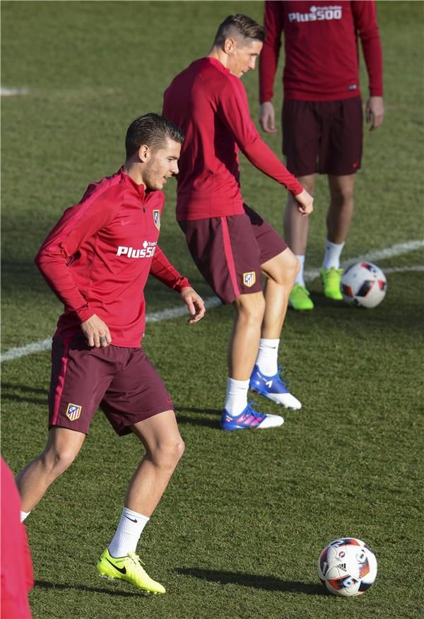 هيرنانديز خلال تدريبات اليوم 