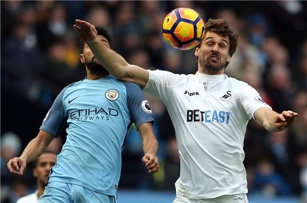 لورينتي في مباراة مانشستر سيتي