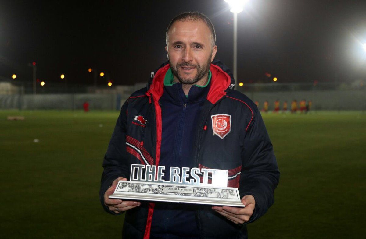 جمال بلماضي يحمل جائزة أفضل مدرب