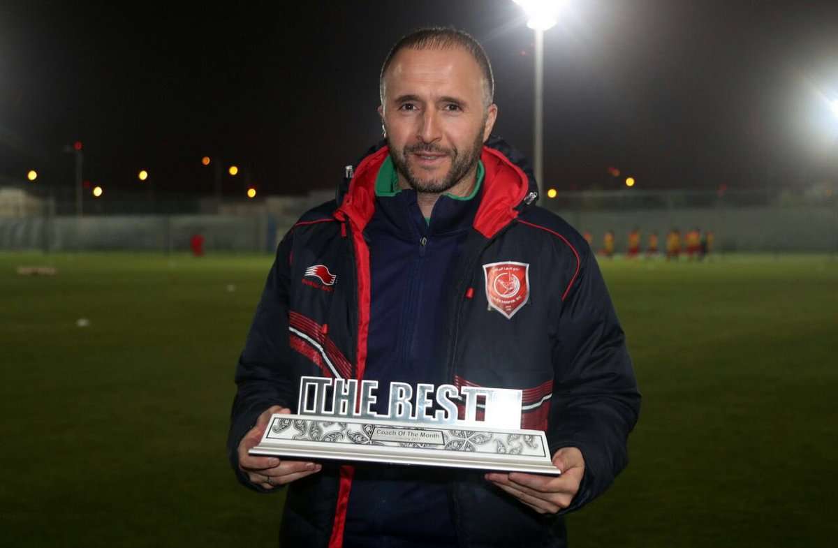 جمال بلماضي يحمل جائزة أفضل مدرب