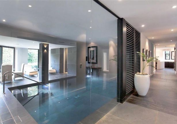 PAY-UNITED-MIDFIELDER-NETS-29M-CHESHIRE-MANSION-FOR-FRACTION-OF-ASKING-PRICE%20(4)