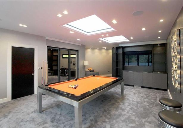 PAY-UNITED-MIDFIELDER-NETS-29M-CHESHIRE-MANSION-FOR-FRACTION-OF-ASKING-PRICE%20(2)