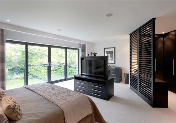 PAY-UNITED-MIDFIELDER-NETS-29M-CHESHIRE-MANSION-FOR-FRACTION-OF-ASKING-PRICE%20(1)