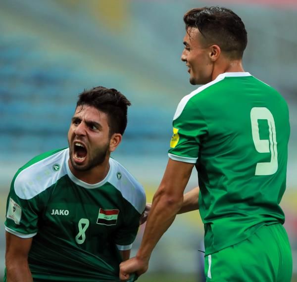 لاعبا منتخب العراق
