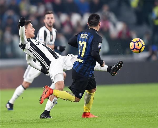 لقطة من مباراة قمة الجولة يوفنتوس مع الانتر