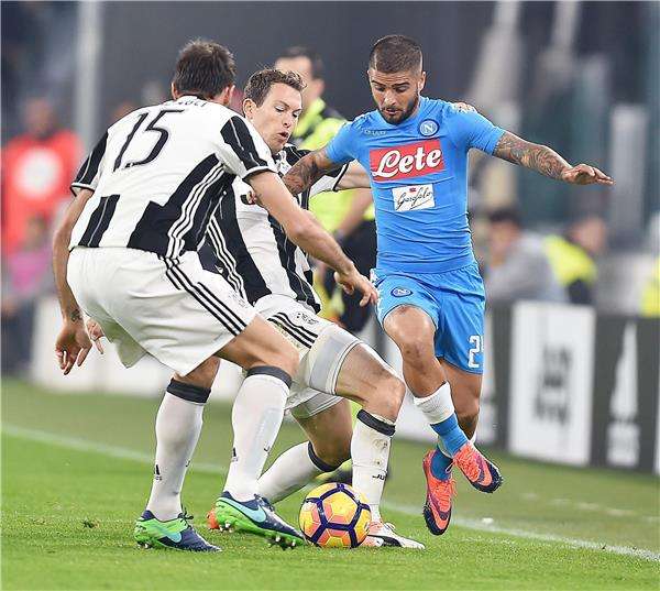  يوفنتوس ونابولي