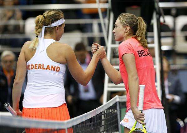 اللاعبتان عقب نهاية المباراة