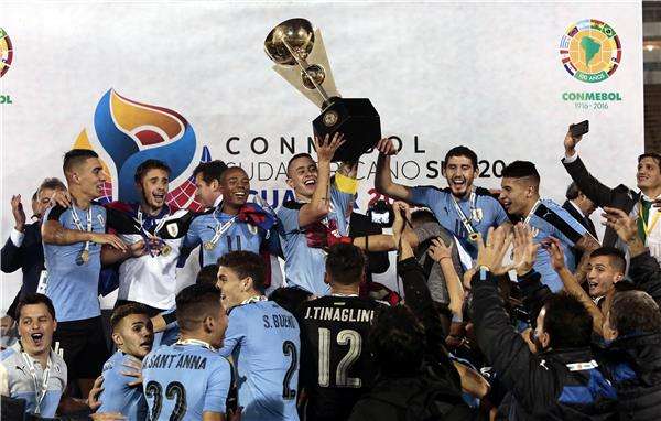 تتويج الأوروجواي باللقب