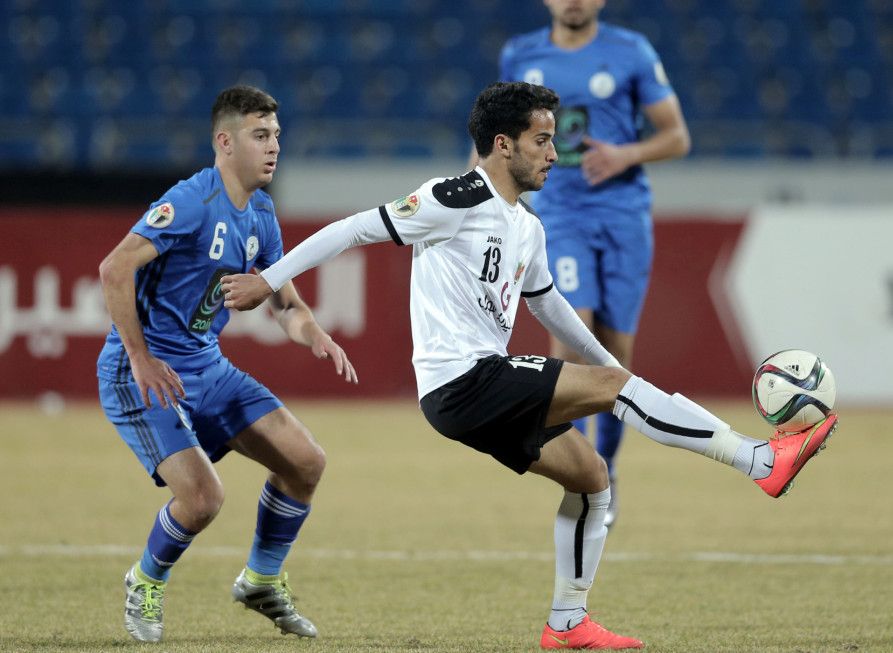 جانب من لقاء الأهلي والرمثا