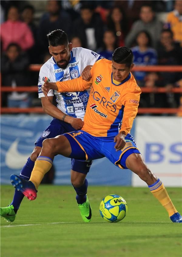 لقطة من مباراة باتشوكا مع تيجريز 