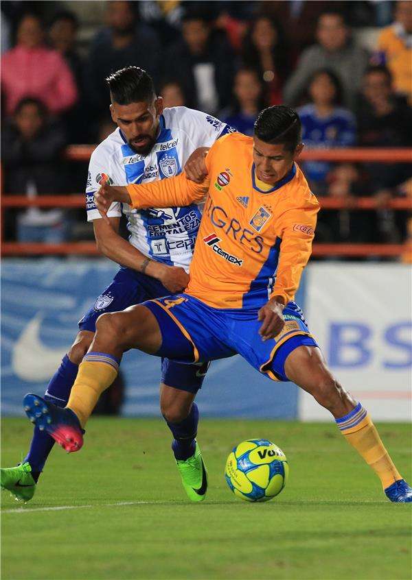 لقطة من مباراة باتشوكا مع تيجريز 