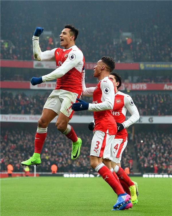 سانشيز يتألق مع أرسنال