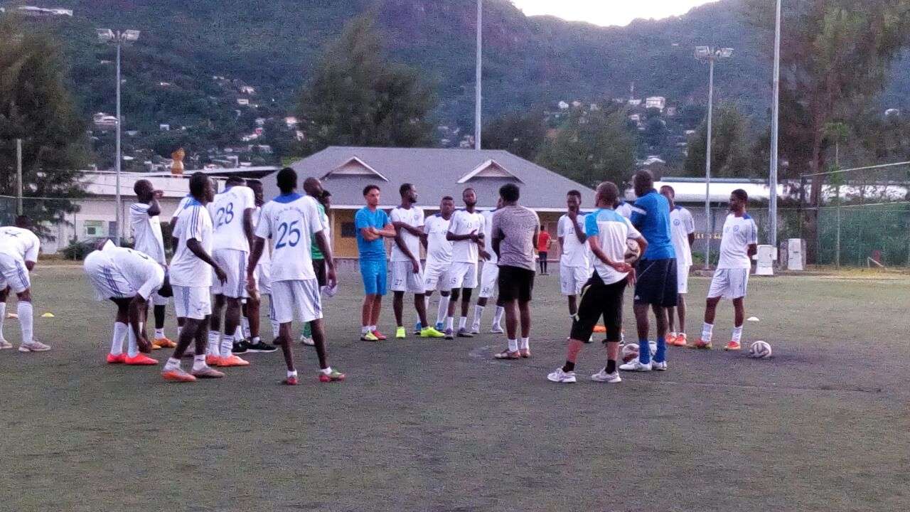 الهلال الاُبَيِّض خلال أول مران