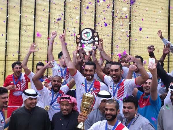 لاعبو الكويت على منصة التتويج