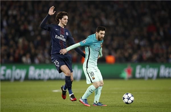 ميسي كان بعيدًا عن مستواه خلال اللقاء