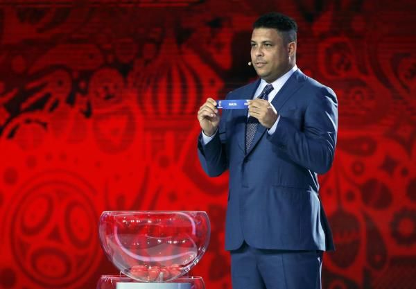 2015-07-25t164004z_2006376176_lr2eb7p1aahte_rtrmadp_3_soccer-world-draw_reuters