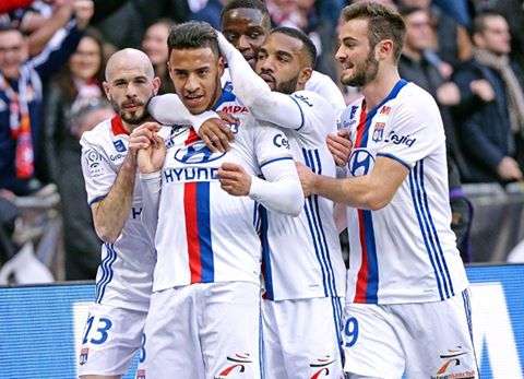 فرحة لاعبي ليون