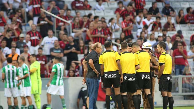 مشاورات حول امكانية عدم اقامة المباراة