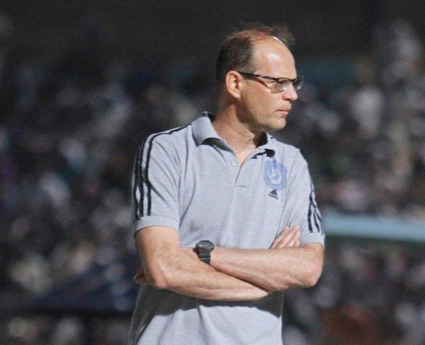 الصدارة لم تشفع للمدرب لافاني