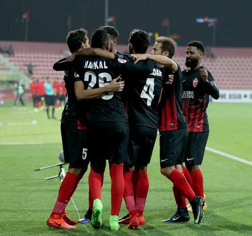 الأهلي ينتزع فوزًا قاتلاً