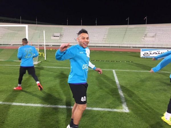 طلال نايف في تدريبات العربي اليوم