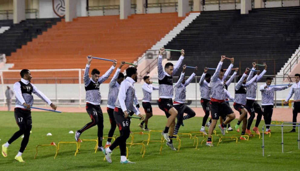 جانب من تدريبات نادي الشباب