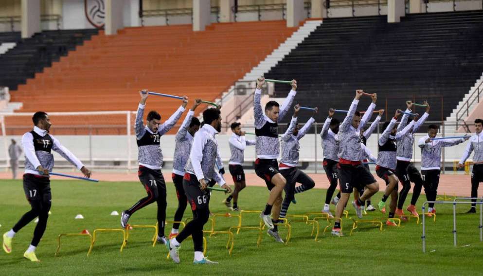 جانب من تدريبات نادي الشباب