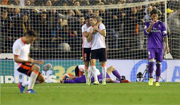 فرحة لاعبي فالنسيا وصدمة مدريدية