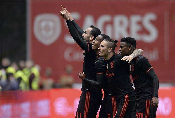 رئيس بنفيكا في مانشستر للتفاوض حول صفقة مزدوجة