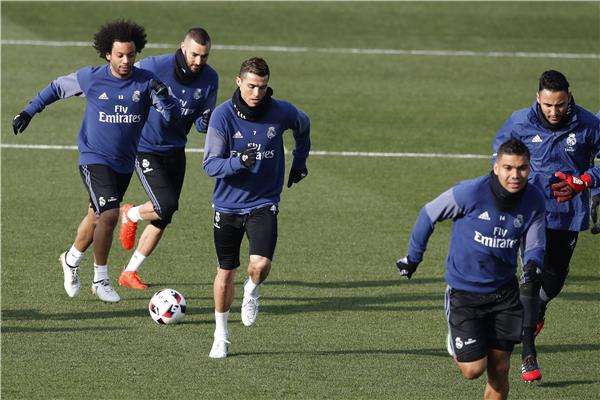 كاسيميرو يهدد ريال مدريد بالرحيل