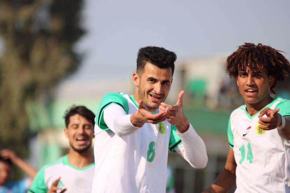 أيمن حسين (يسار)