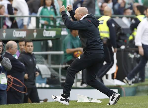 سامباولي يقدم موسمًا مثاليًا مع إشبيلية