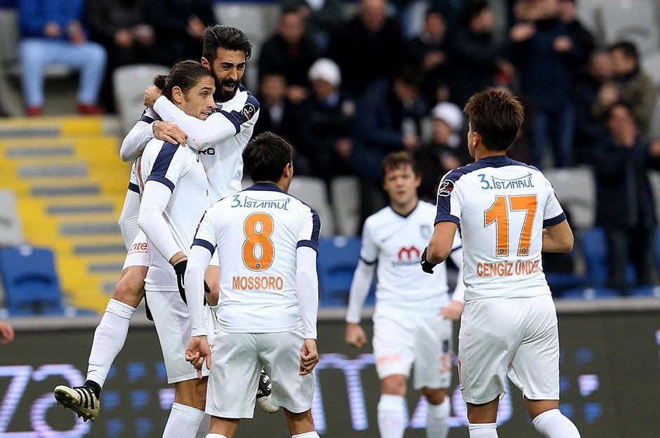 لاعبو باشاك شهير