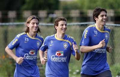 فيليبي، ايلانو وكاكا خلال تدايب المنتخب البرازيلي