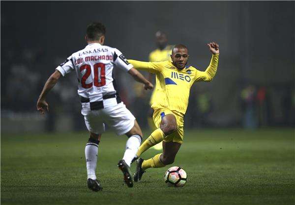 بورتو يضيق الخناق على المتصدر