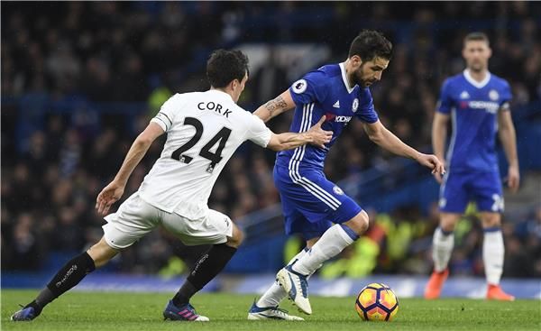 سيسك فابريجاس يرفض الاستسلام