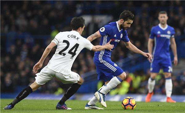 سيسك فابريجاس يرفض الاستسلام