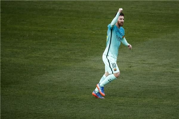 ليونيل ميسي في معركة مشتعلة