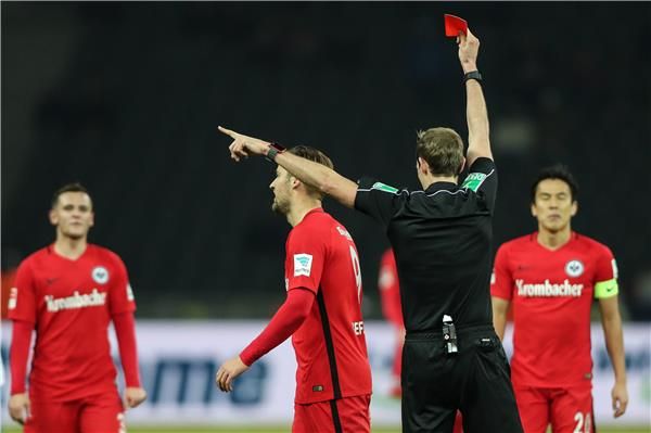 لحظة طرد هاريس سيفيروفيتش