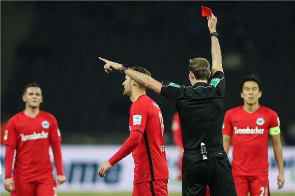 لحظة طرد هاريس سيفيروفيتش