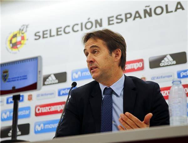 لوبيتيجي خلال المؤتمر الصحفى