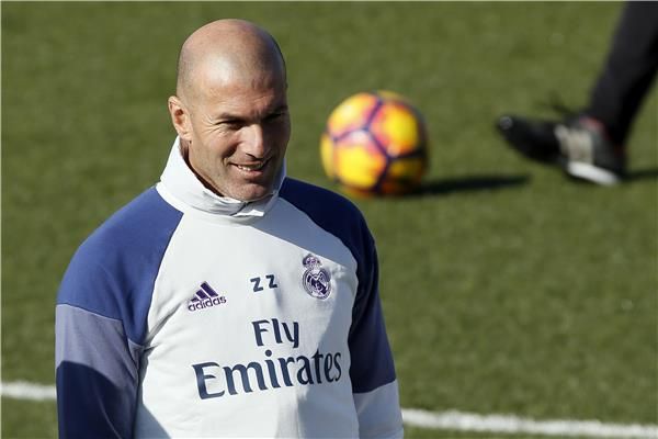 زيدان يرد بشكل غير مباشر على بيكيه