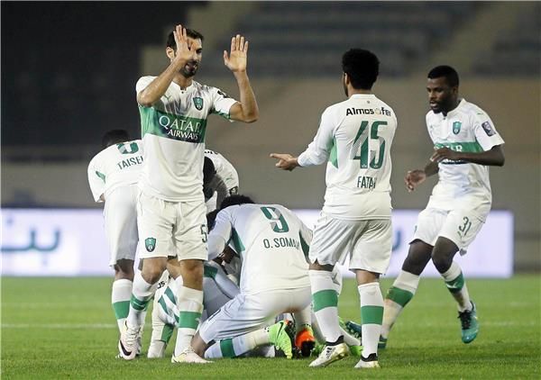 الأهلي يهزم ذوب آهن في الرمق الأخير من المباراة