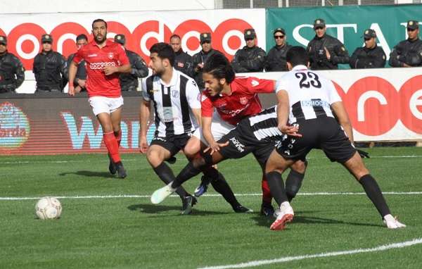 جانب من الكلاسيكو الاخير بين الفريقين