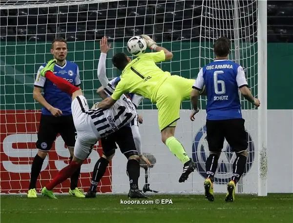 ?i=epa%2fsoccer%2f2017-02%2f2017-02-28%2f2017-02-28-05821062_epa