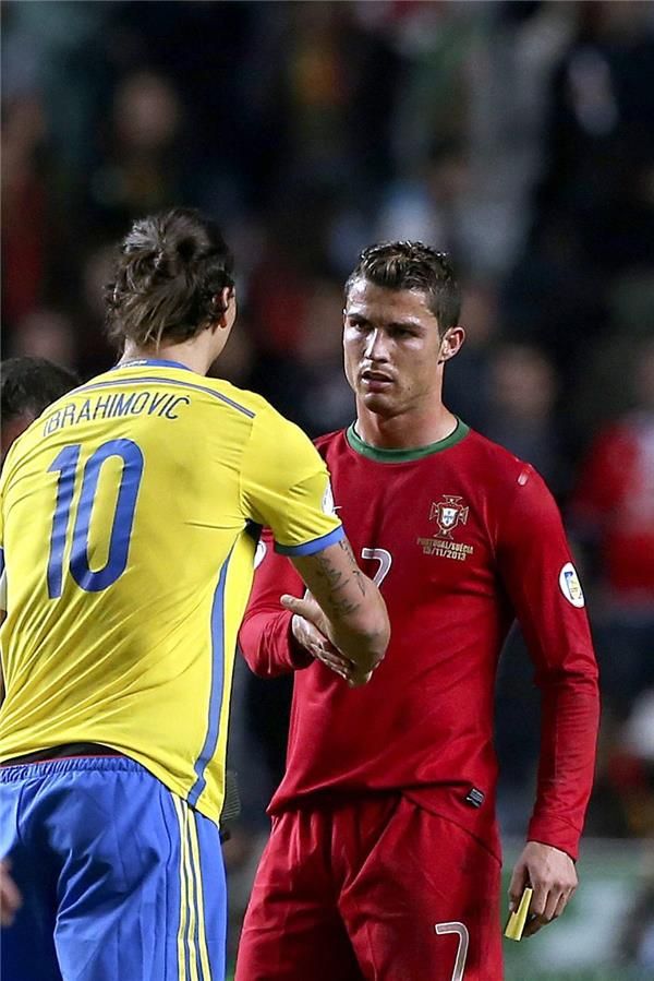 هل سيجتمع كريستيانو وإبرا في ريال مدريد؟