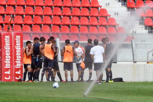 هجوم مسلح على فريق خوستيسيا الأرجنتيني