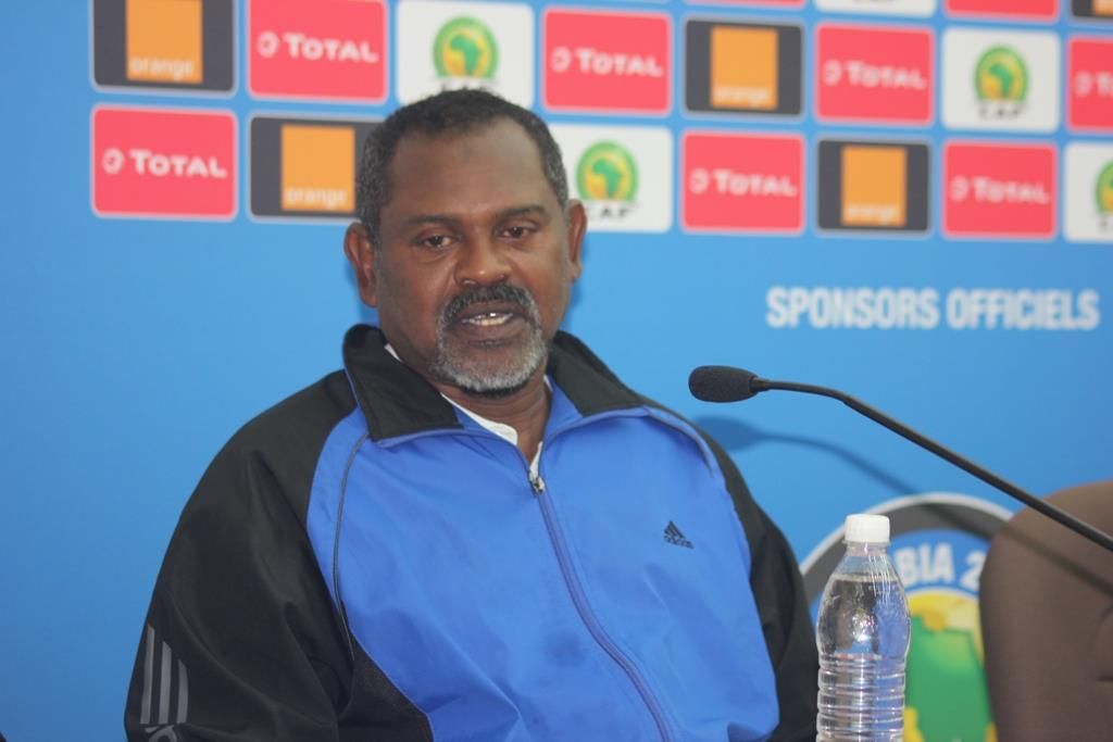 مبارك سليمان خلال المؤتمر الصحفي