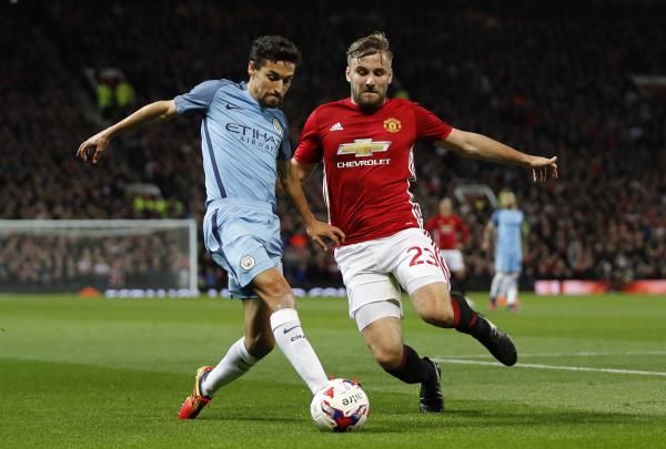 هل يرحل لوك شاو من مانشستر يونايتد؟