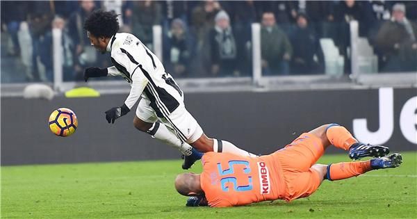 ركلتا جزاء يوفنتوس وراء الهجوم على الحكم